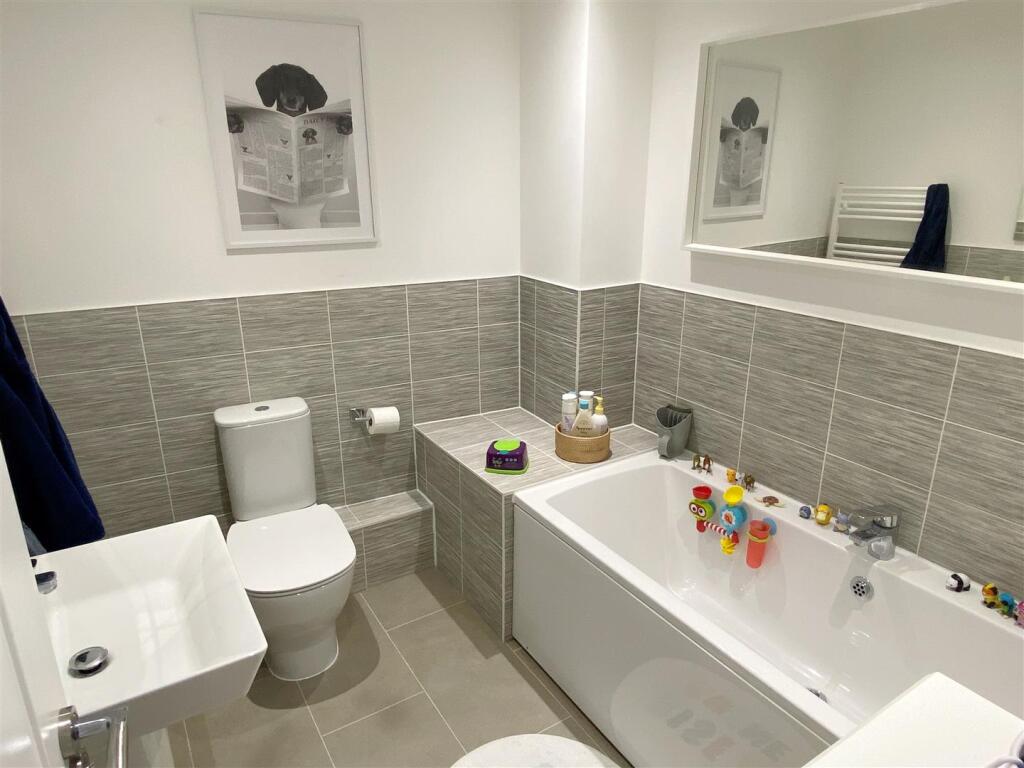 Bathroom 1.JPG