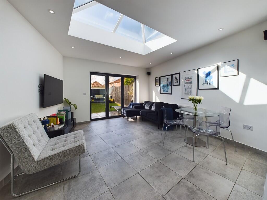 CAM02854G0-PR0318...