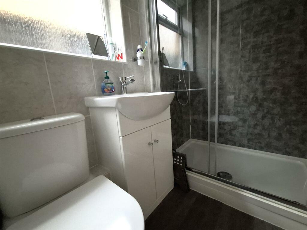 mobile ensuite.jpg