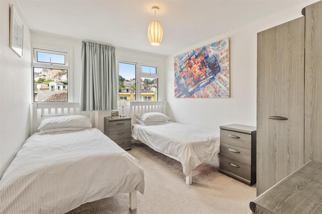 A16 - 7 Lee Court, Dartmouth - 250624.jpg