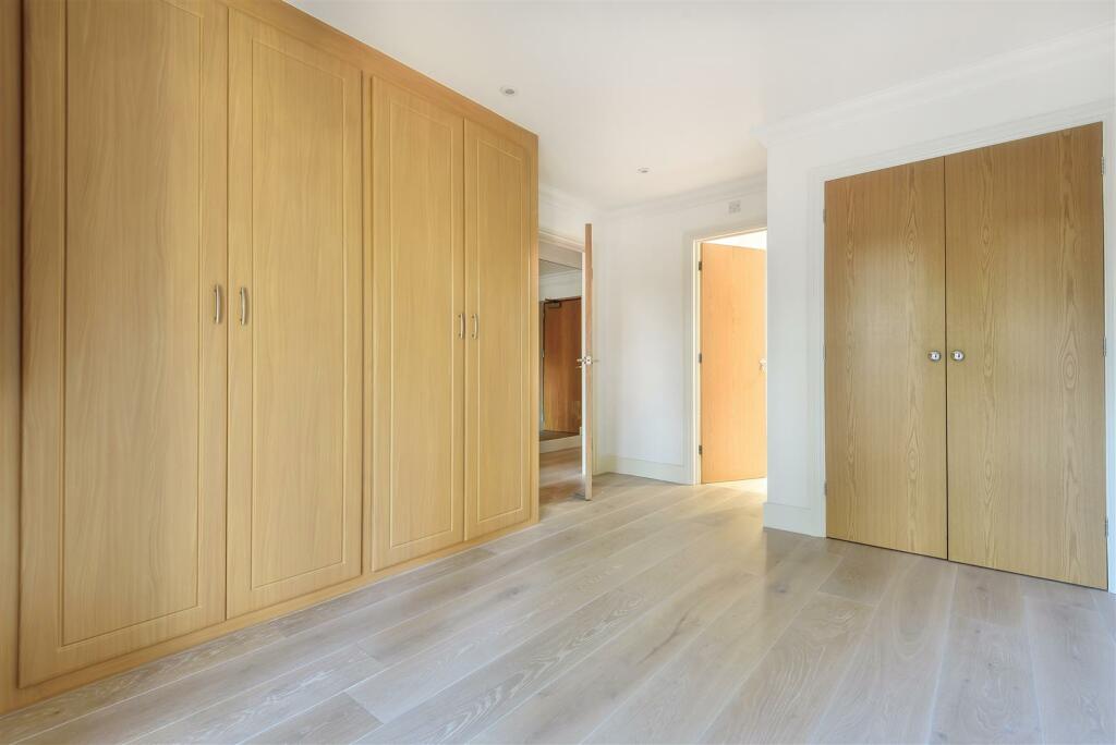 53 Franklin Court Bed 1.jpg