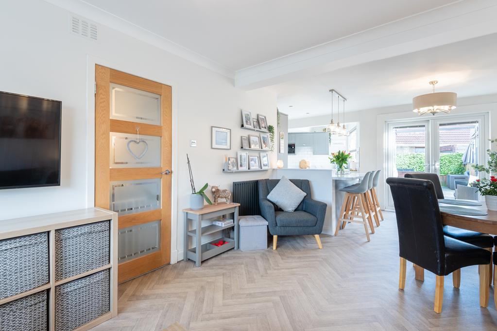 LOUNGE TO KITCHEN