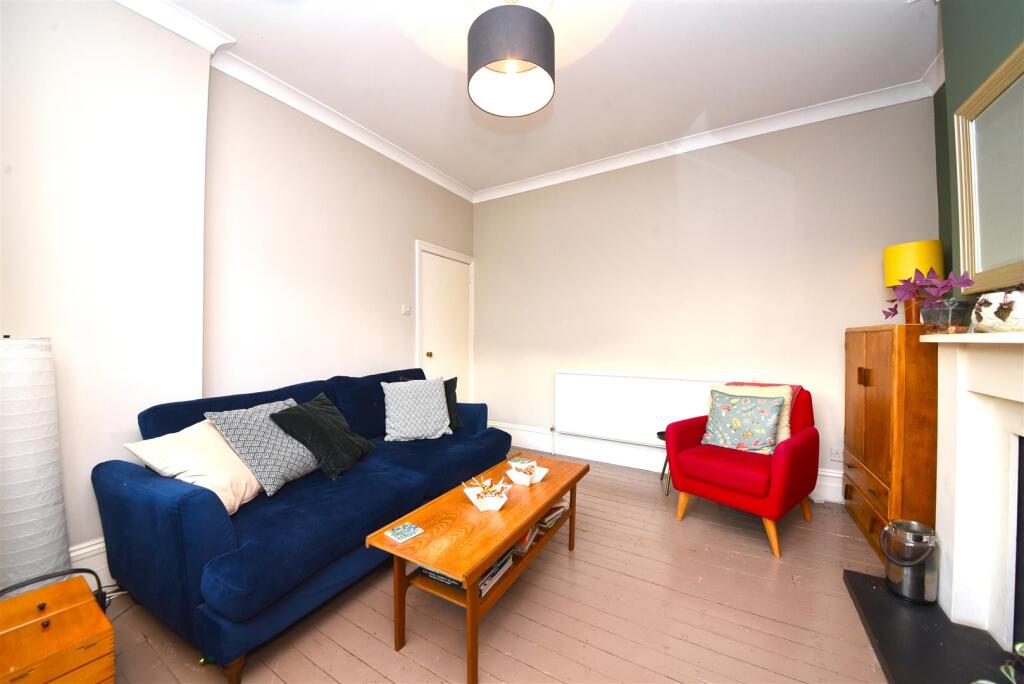 10_Kitchener_Road_Pic_9.jpg