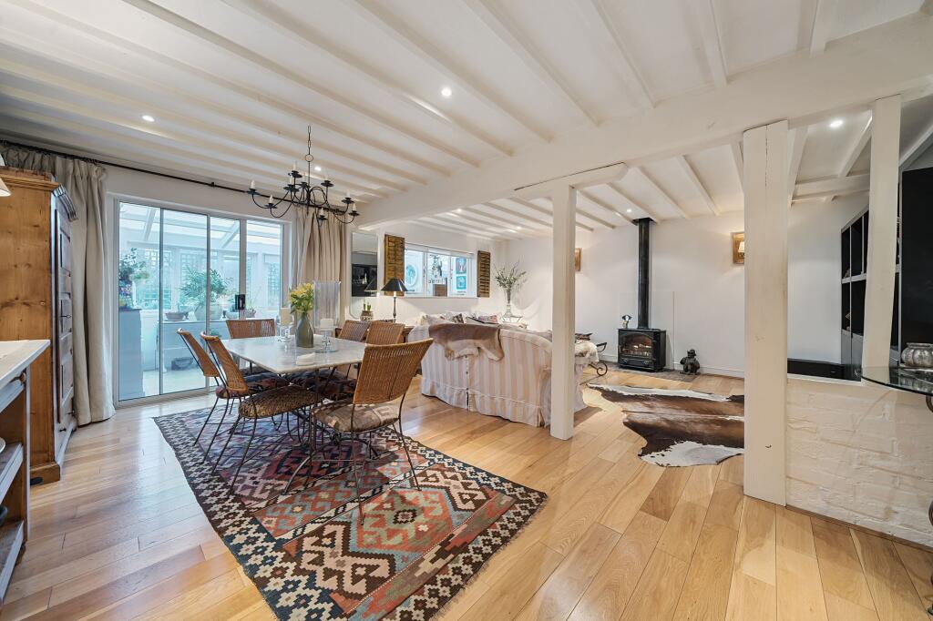 Living Room/Dining Room (5)