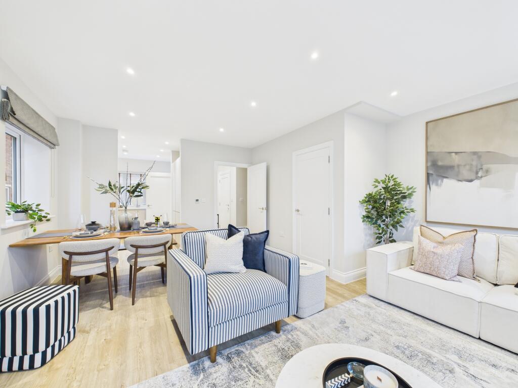 CAM02136G0-PR0501-STILL009