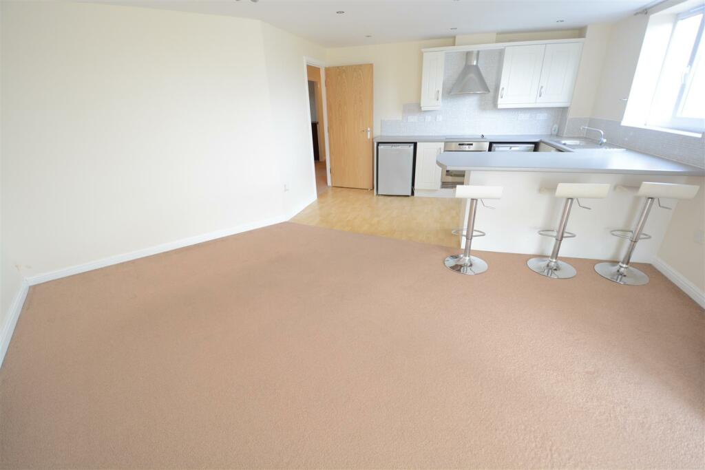 KITCHEN / DINER / LIVING