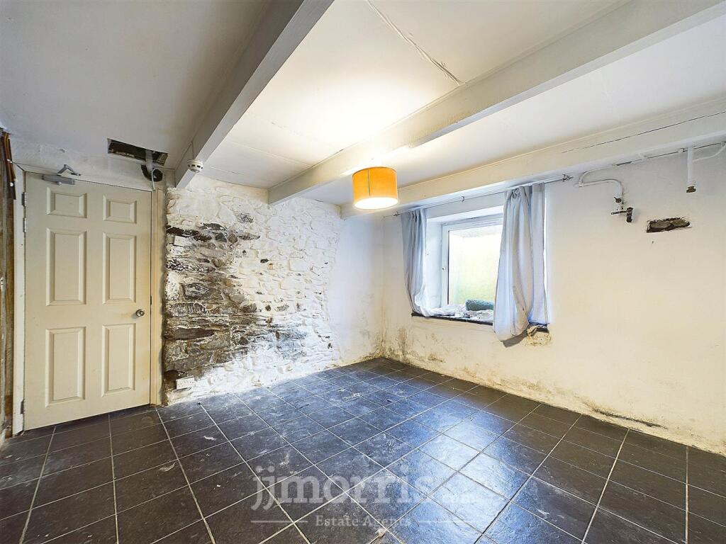 Bedroom 5/Television Room