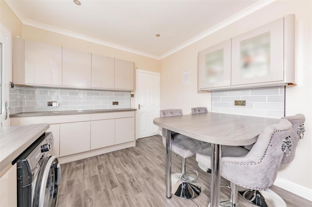 13 Lowson Avenue Forfar-4.JPG