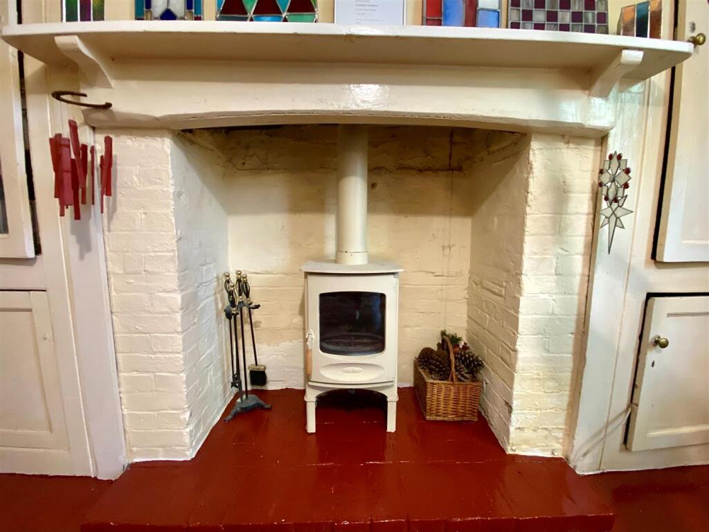 BAKERSFIREPLACE.jpg