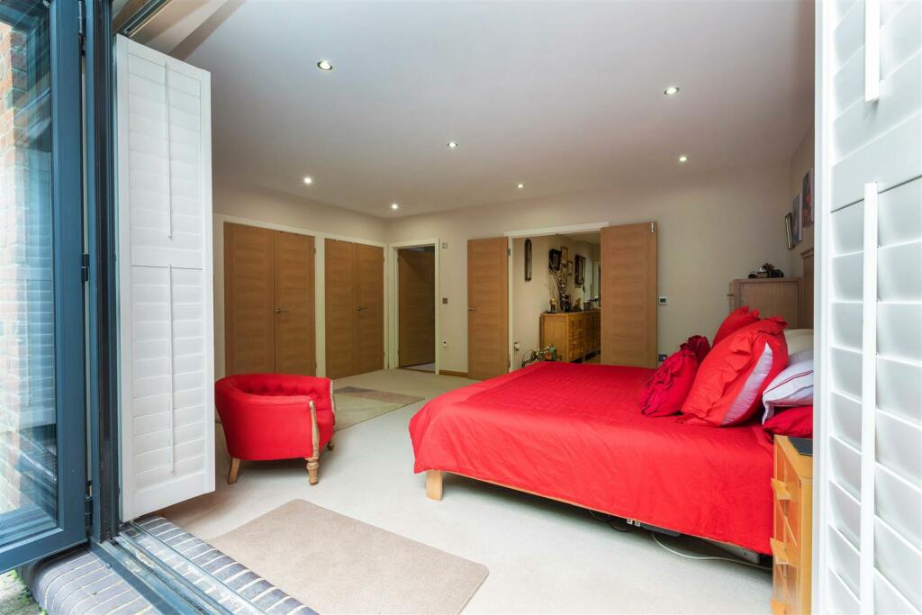 1A Breakspear Mews-11.jpg