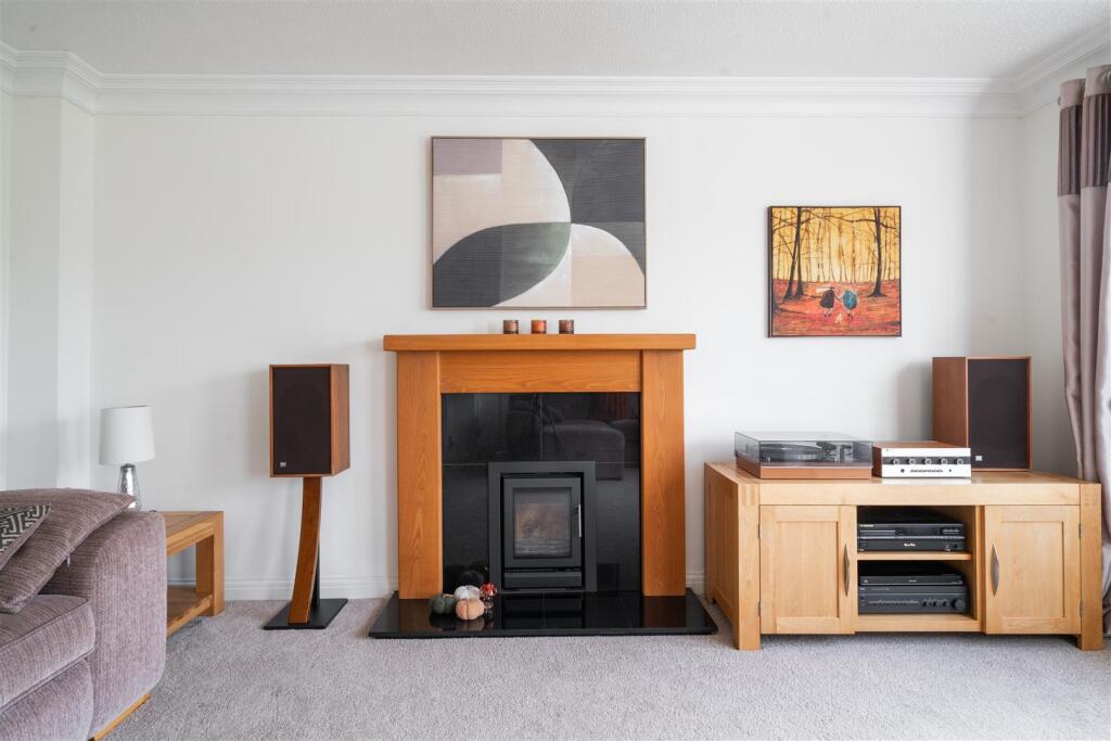 Living Room-4.jpg