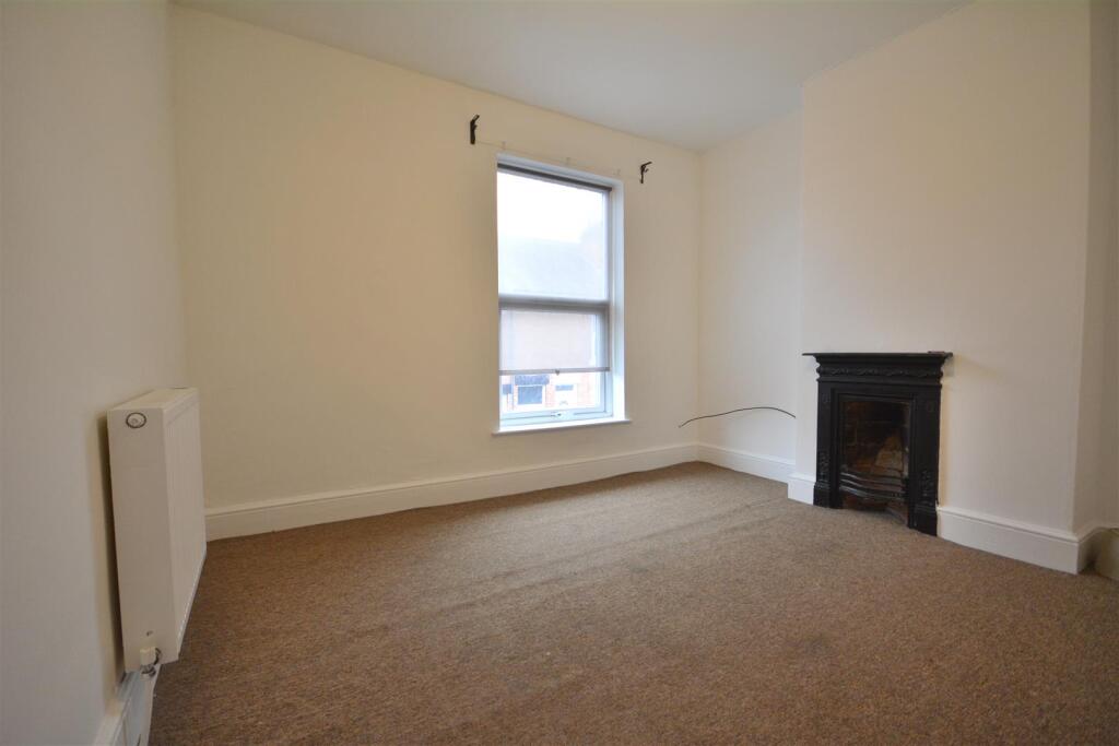Bedroom 1.JPG