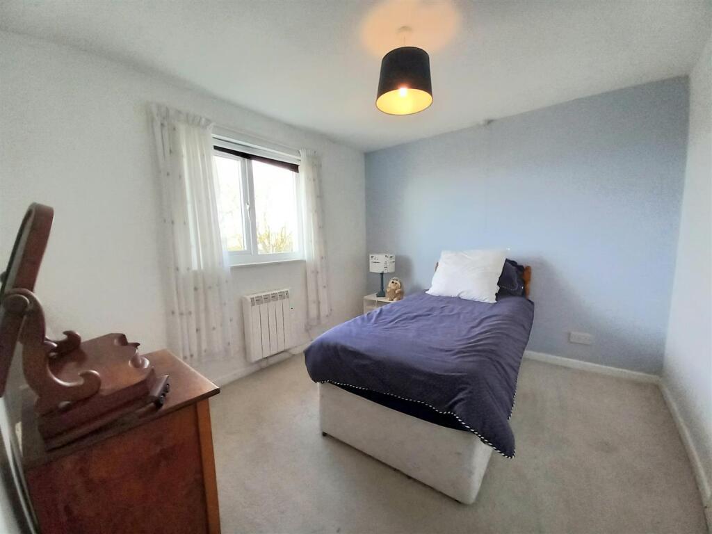 1 Turnpike Bedroom 2.jpg