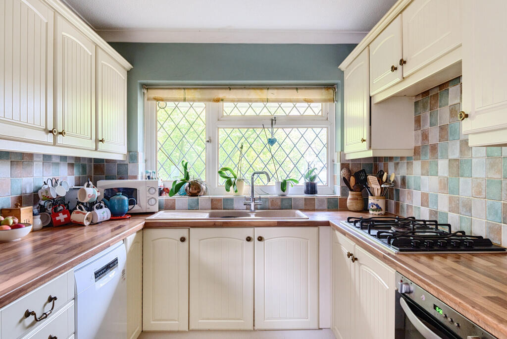 1340414-5-689cbaa...