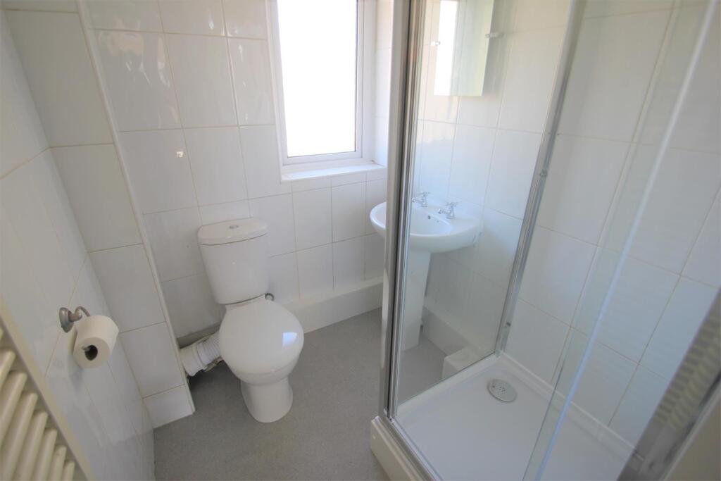 Bathroom (2).JPG