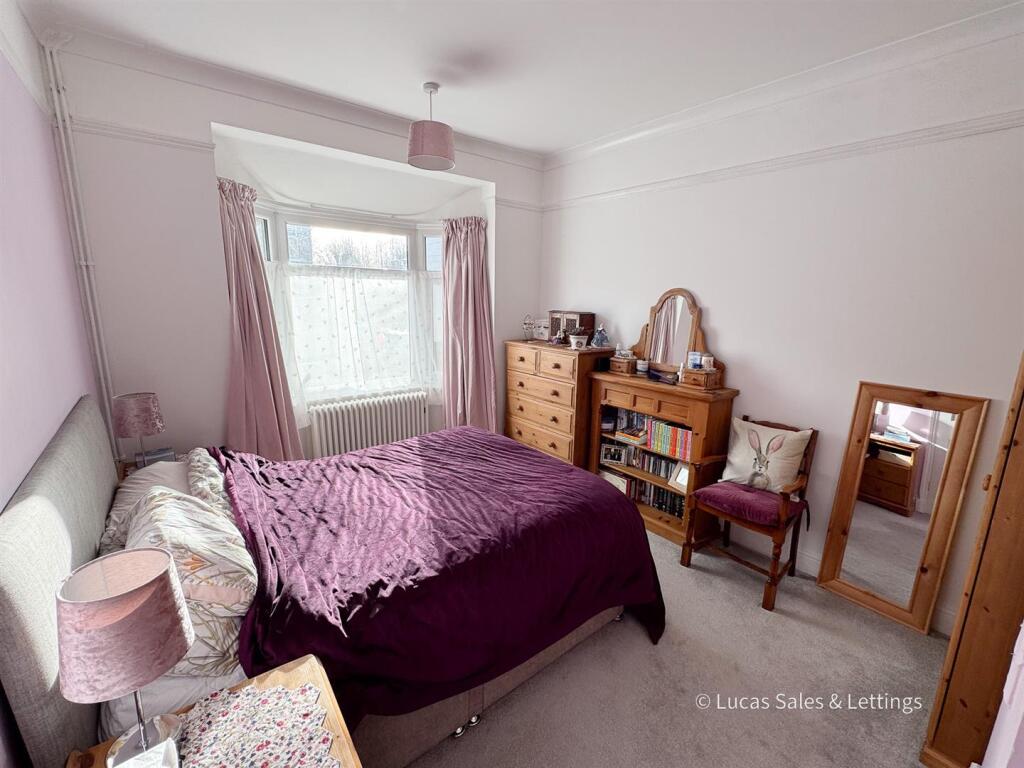 85 St Peters Ave Kettering-10.jpg