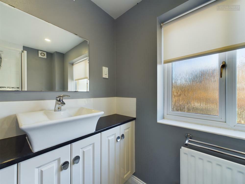 En-Suite To Master Bedroom