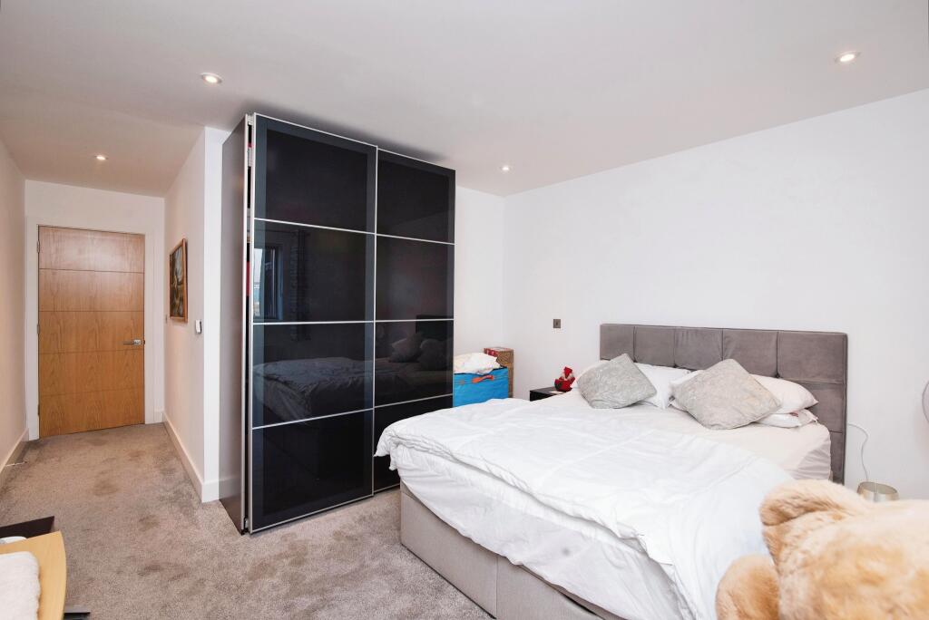 Main Bedrom