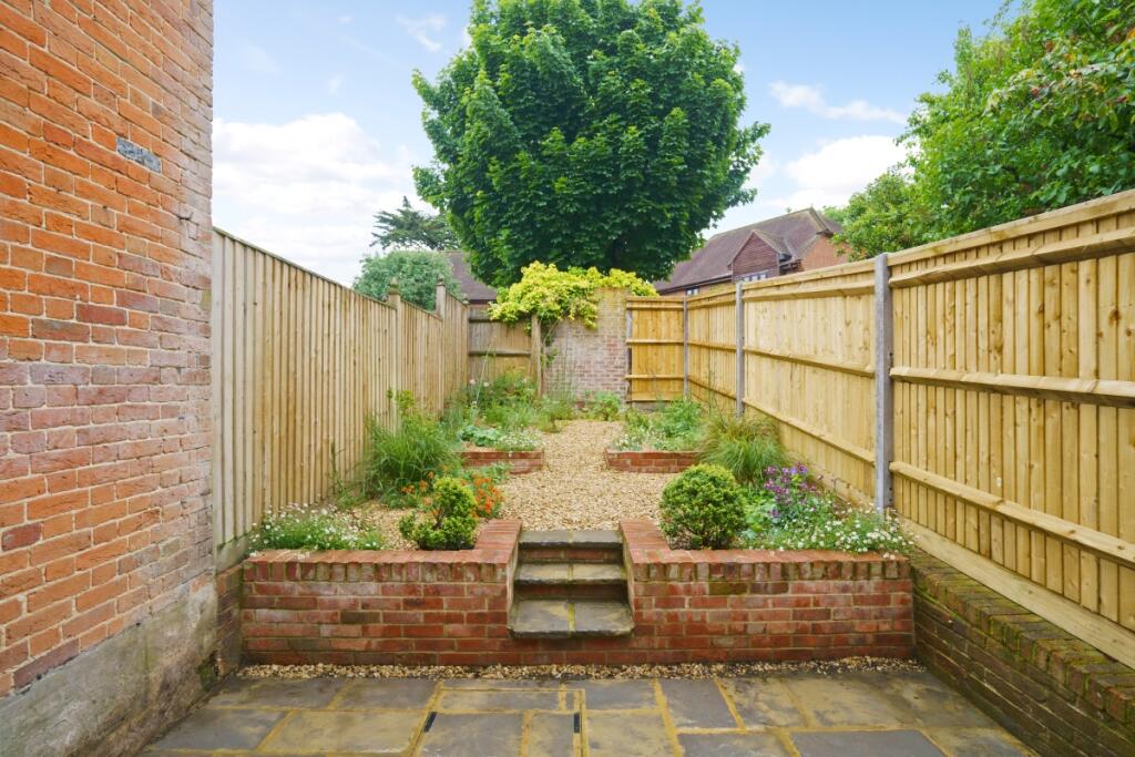 12 Phoenix Court ...