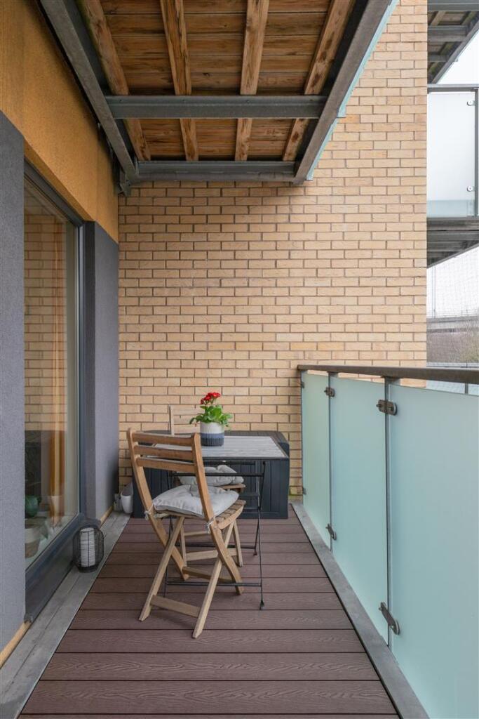 Chigwell Road, E18