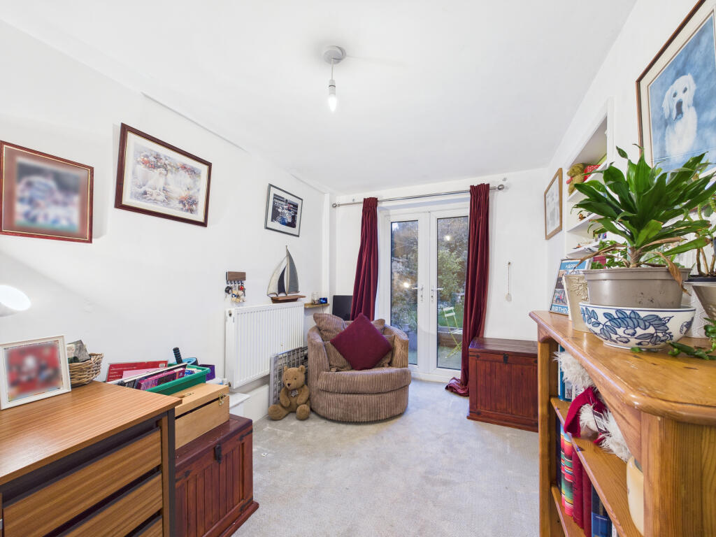 CAM01354G0-PR0617-STILL026