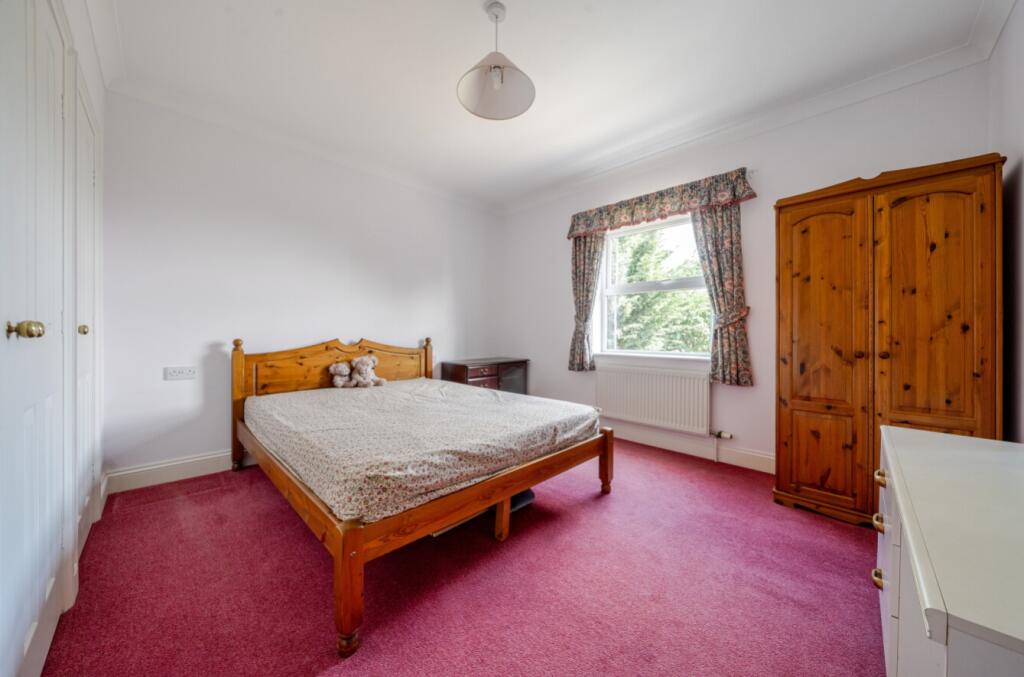 1306590-7-684847e09325a