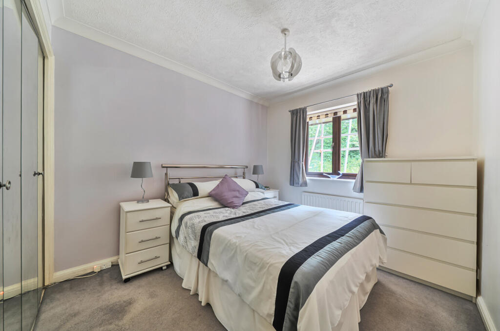 1316326-12-685c0c...