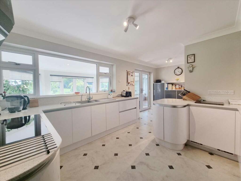 Kitchen: