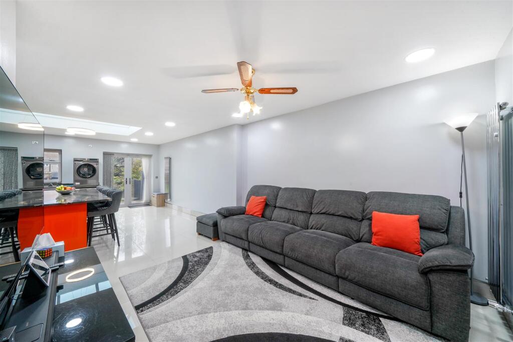 56 Ennismore Avenue - lZCmAFtqKbASyxRbdfVs.jpg