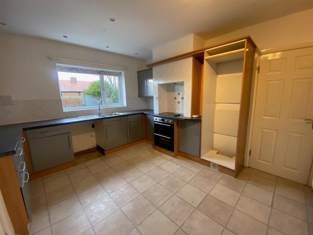 KITCHEN 1.jpg