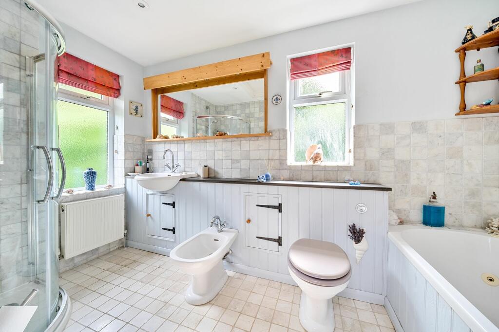 En-Suite Bathroom