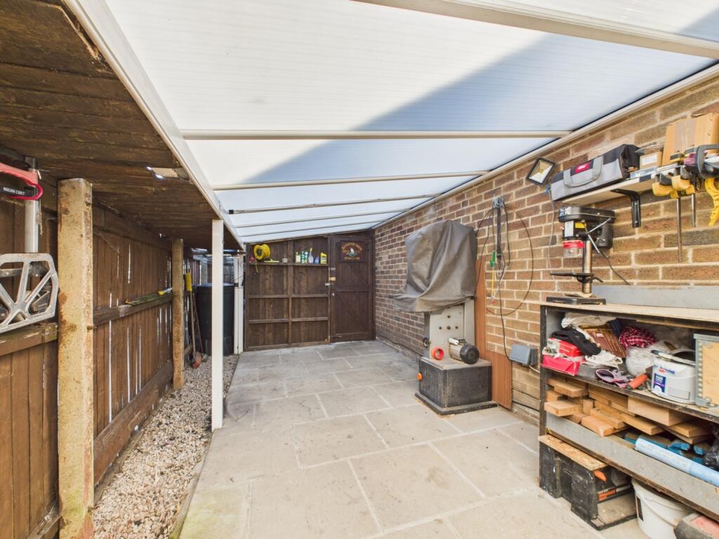 CAM02386G0-PR0123-STILL034