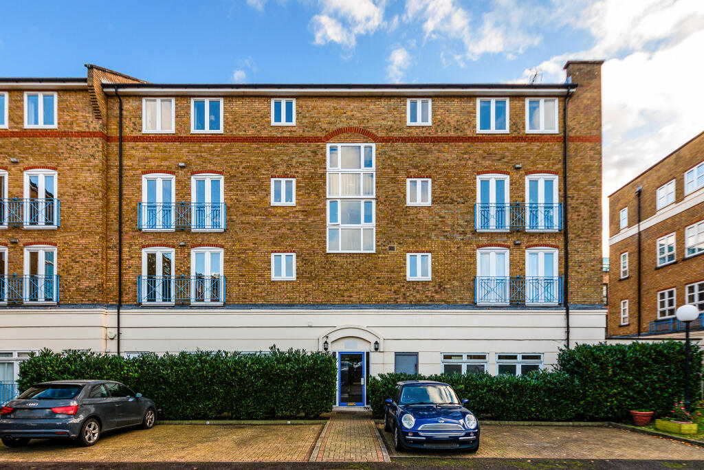 FULLERS CLOSE, 43 (1)
