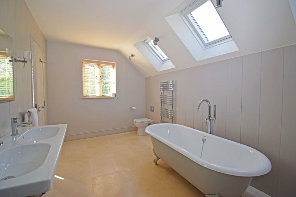 Ridgeway, bedroom 1 en suite b.jpg