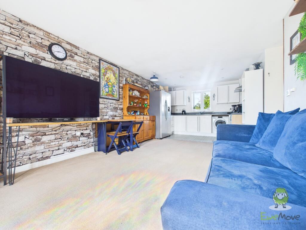 CAM01543G0-PR0151-STILL017