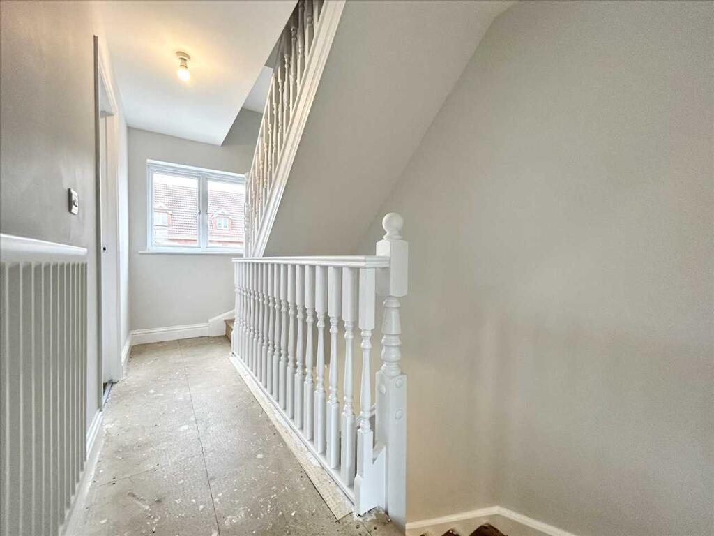 FIRST FLOOR LANDING
