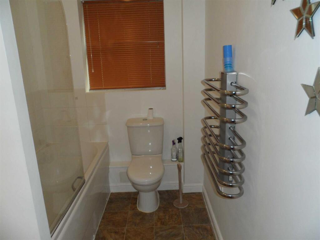Bathroom / WC: