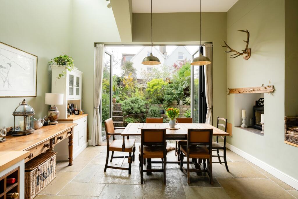 2 Kitchen Dning Room