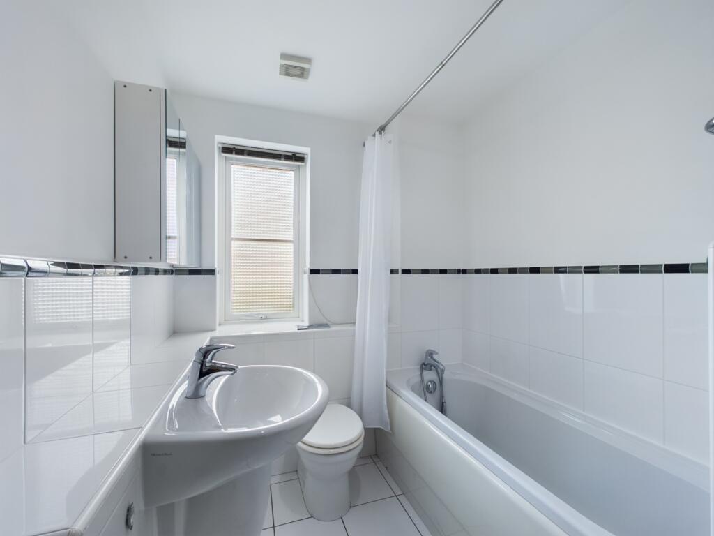 CAM01440G0-PR0125-STILL009