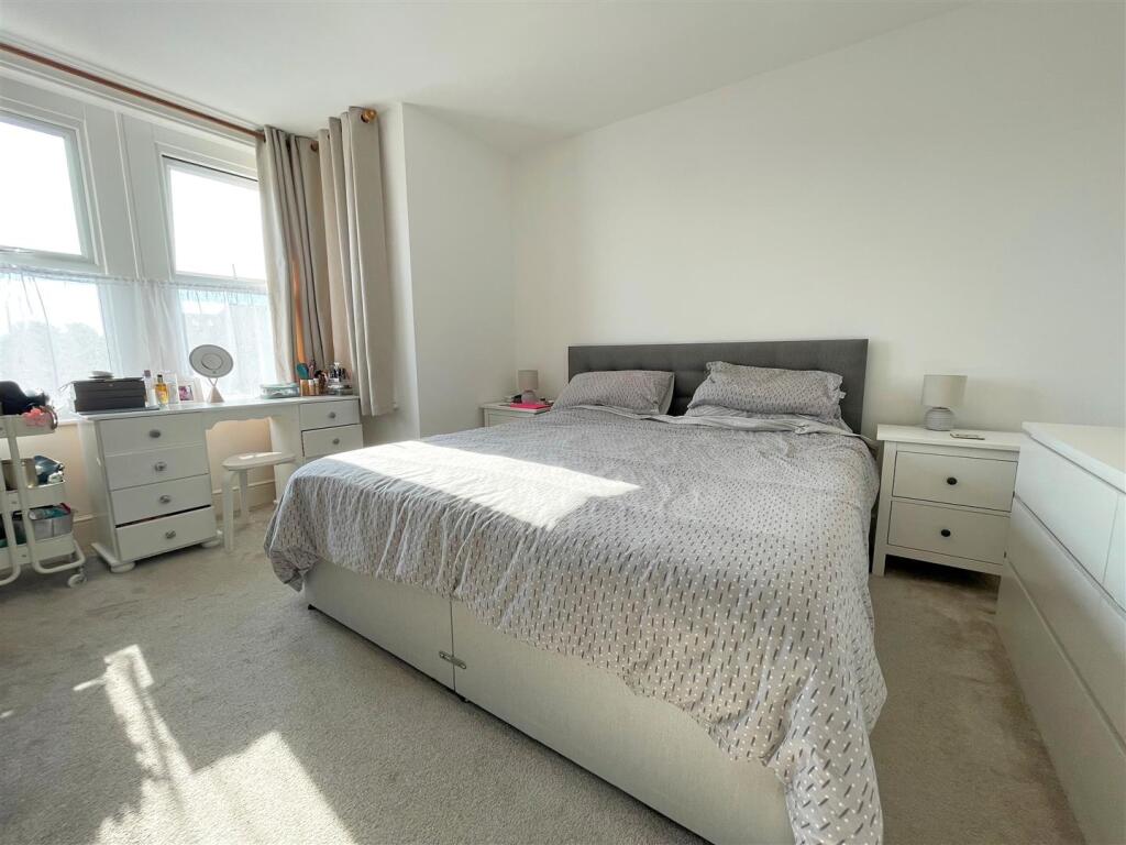 Bedroom 1.jpg