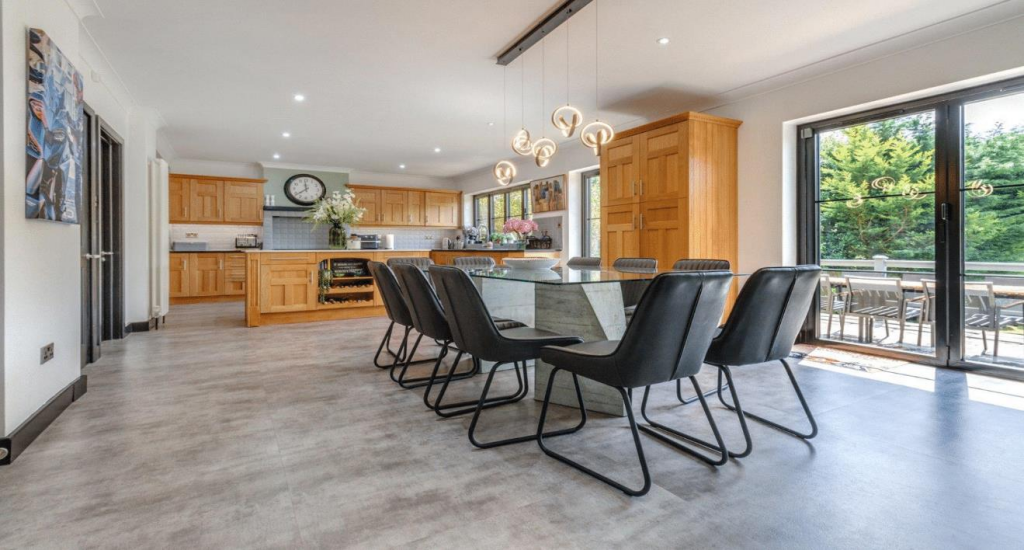 Dining room area.png