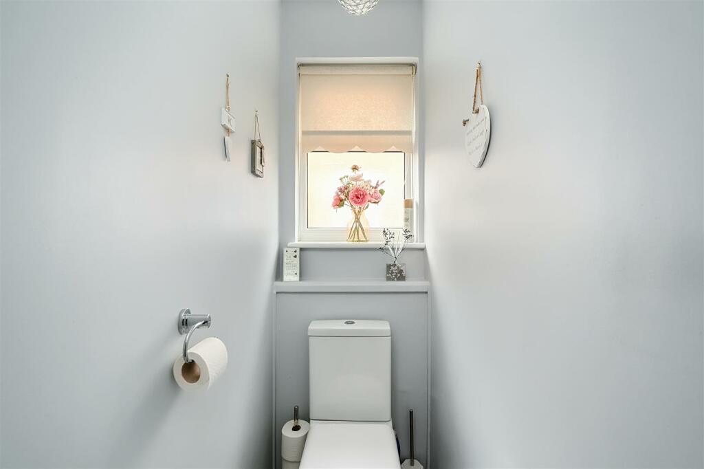 5 Wood Lane , Small dole, BN5 (12).jpg