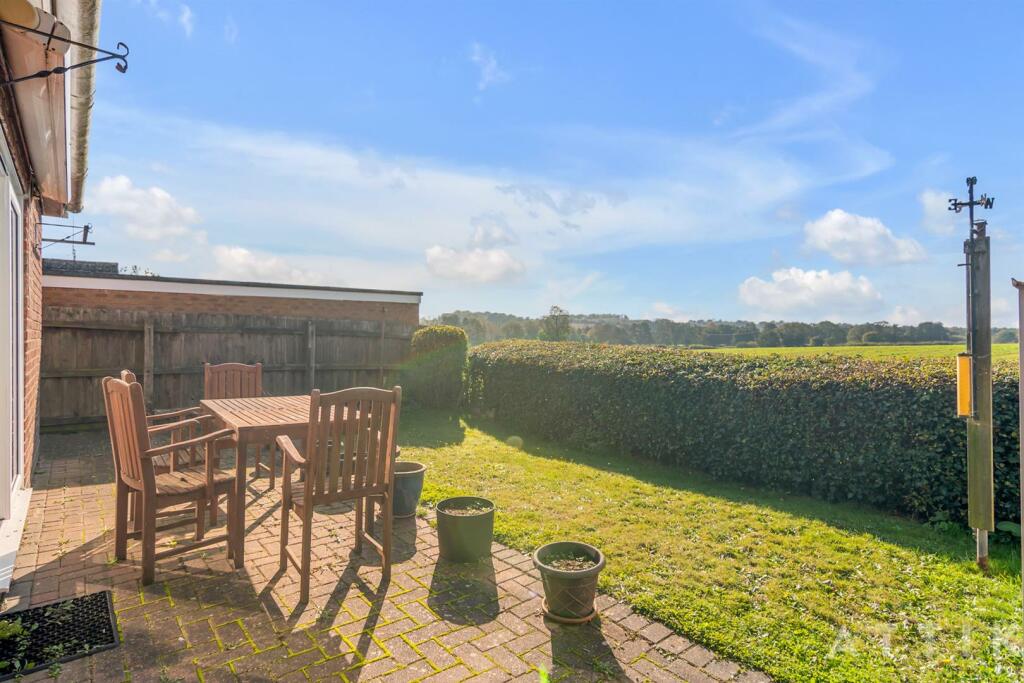 11 Kennedy Close Halesworth IP19 8EG (26).jpg