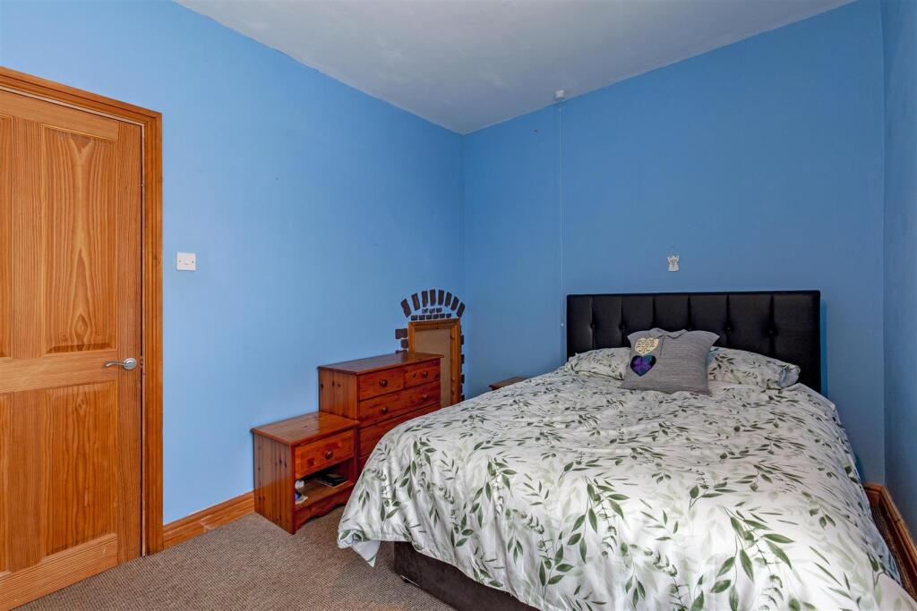 Bedroom 2-2.jpg