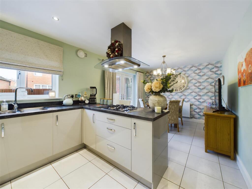 KITCHEN/ DINING ROOM