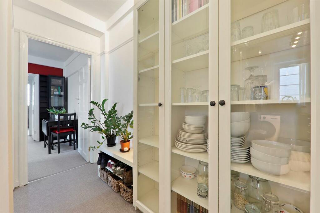 13-037cJHPropWpen- 27 Sherborne Court - 39 (1)-med