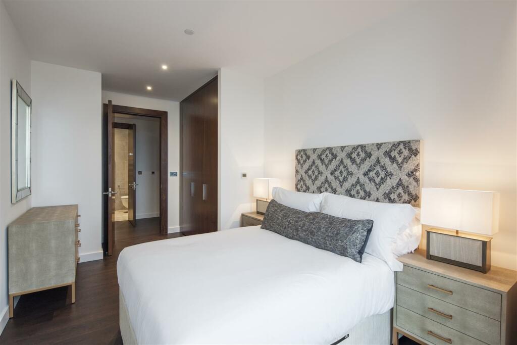 39 Thornes House - Bed 2.jpg