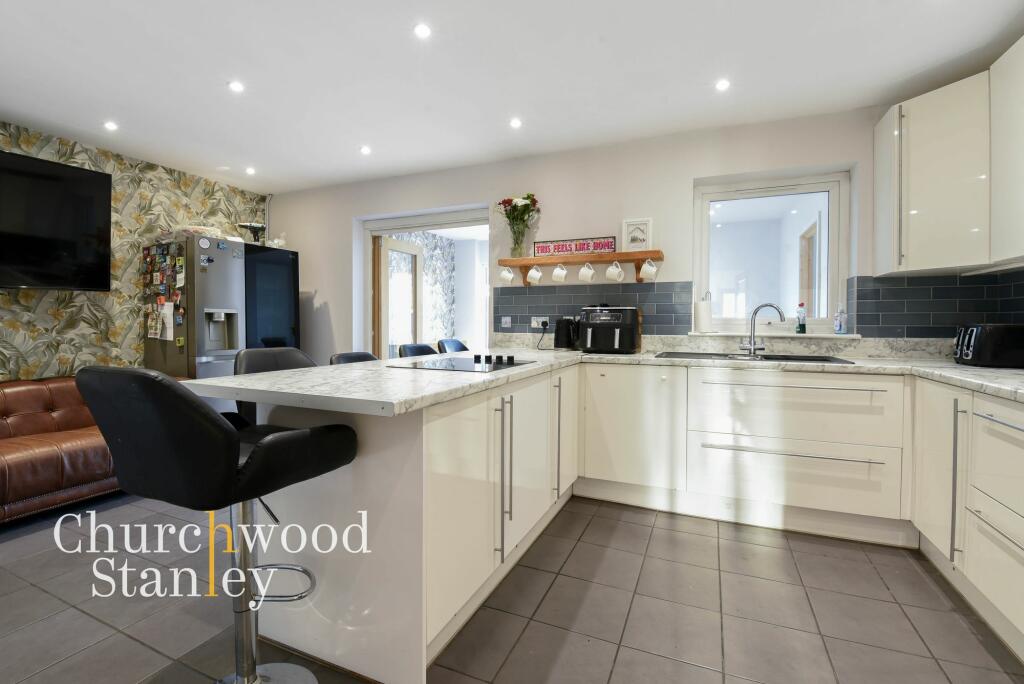 kitchen / breakfast room