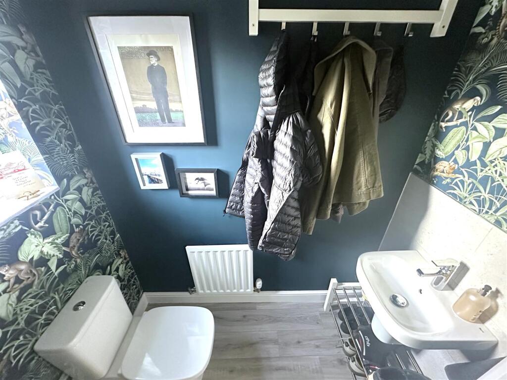 Cloakroom/WC