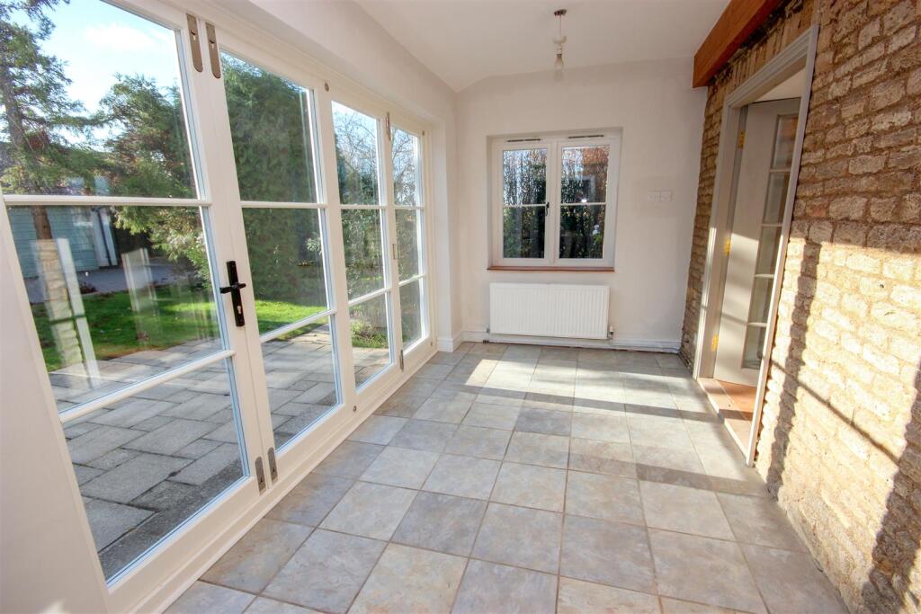 Sun Room 1.jpg